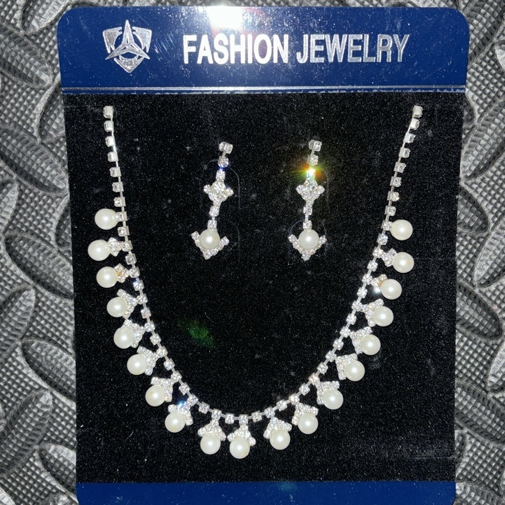 Fashion jewelry diamond and pearl earrings and necklace adjustable chain - Picture 3 of 5